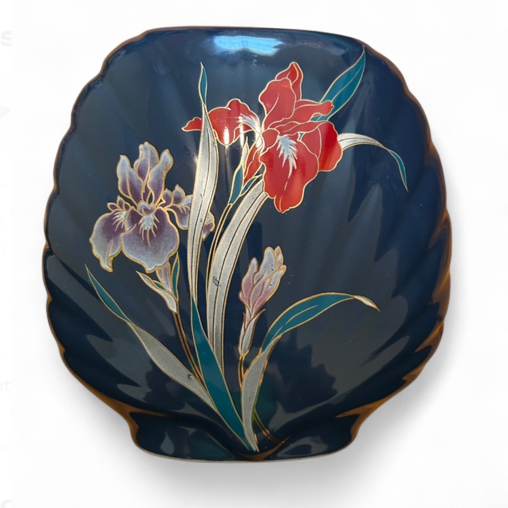 Elegant Floral Art Vase - Blue and Red
